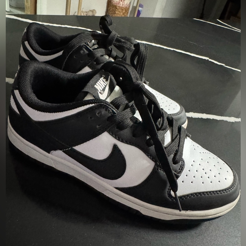 Nike panda sneaker